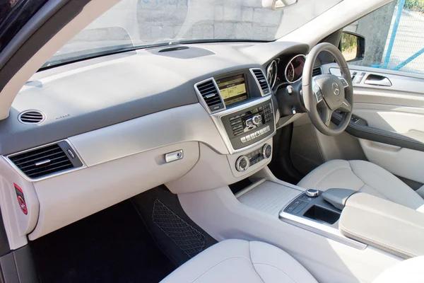 Revitalize Your Car’s Interior with Our Comprehensive Cleaning Service