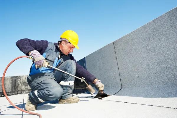 Roofing Replacement in Hendersonville: How to Pick a Reliable Contractor